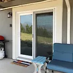 Bright, Renovated Apartment With Views Of Pikes Peak