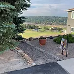 Bright, Renovated Apartment With Views Of Pikes Peak