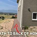 Bright, Renovated Apartment With Views Of Pikes Peak