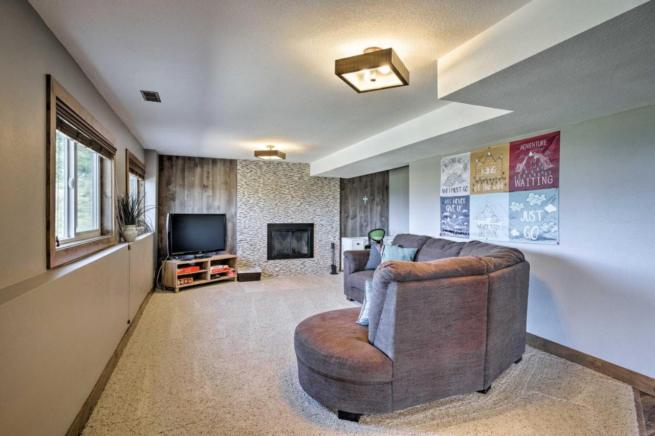 Bright, Renovated With Views Of Pikes Peak