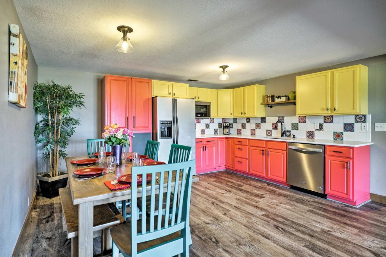 Apartment Bright, Renovated With Views Of Pikes Peak
