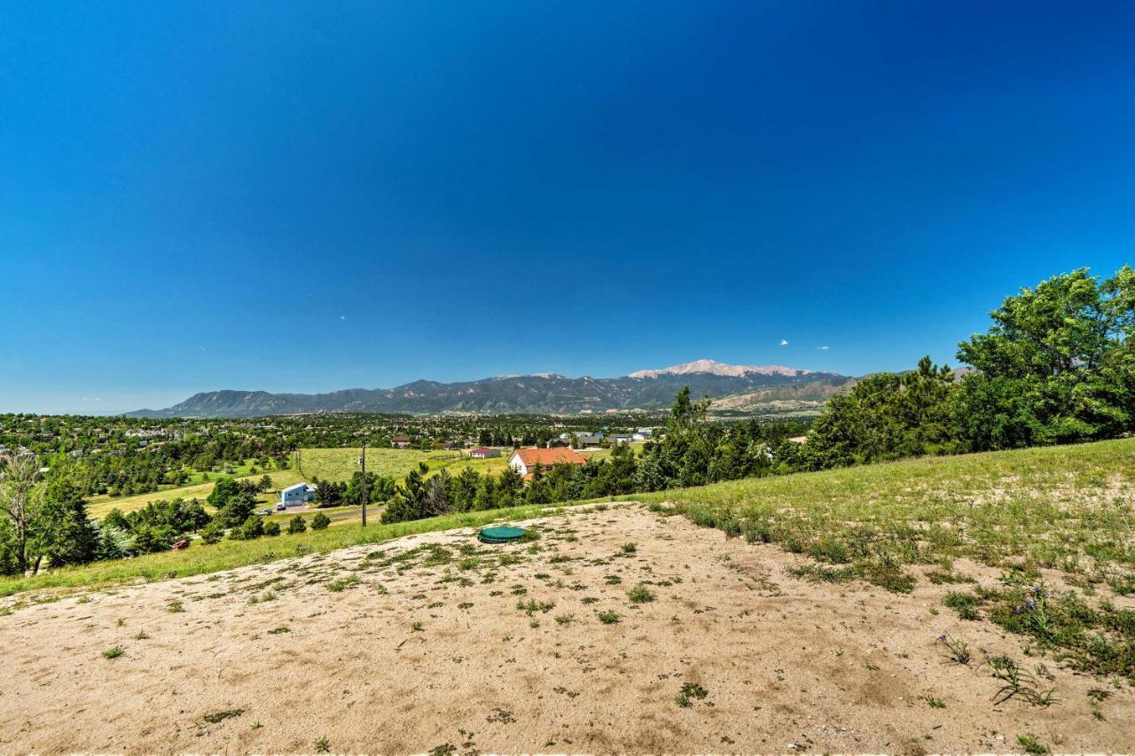 Bright, Renovated With Views Of Pikes Peak Apartment