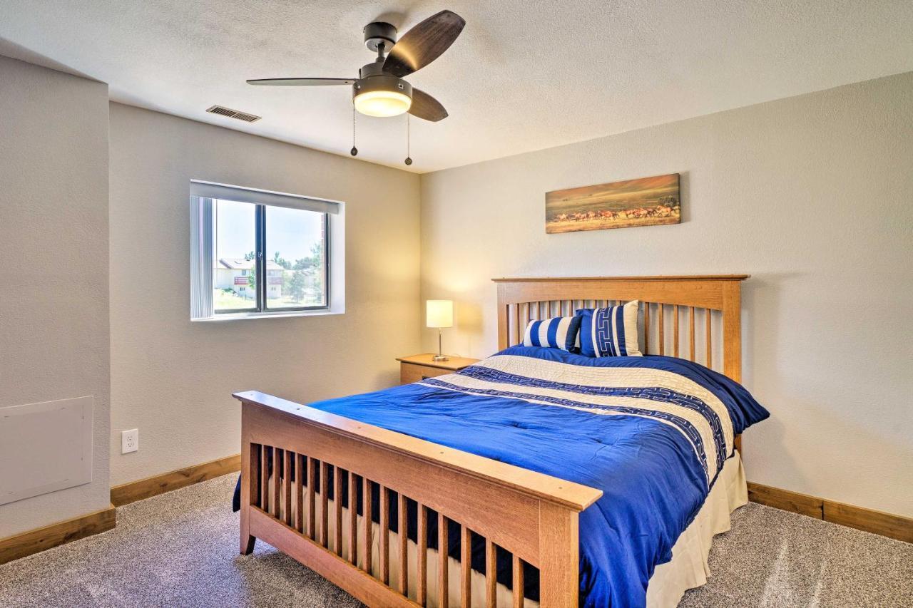 Bright, Renovated With Views Of Pikes Peak